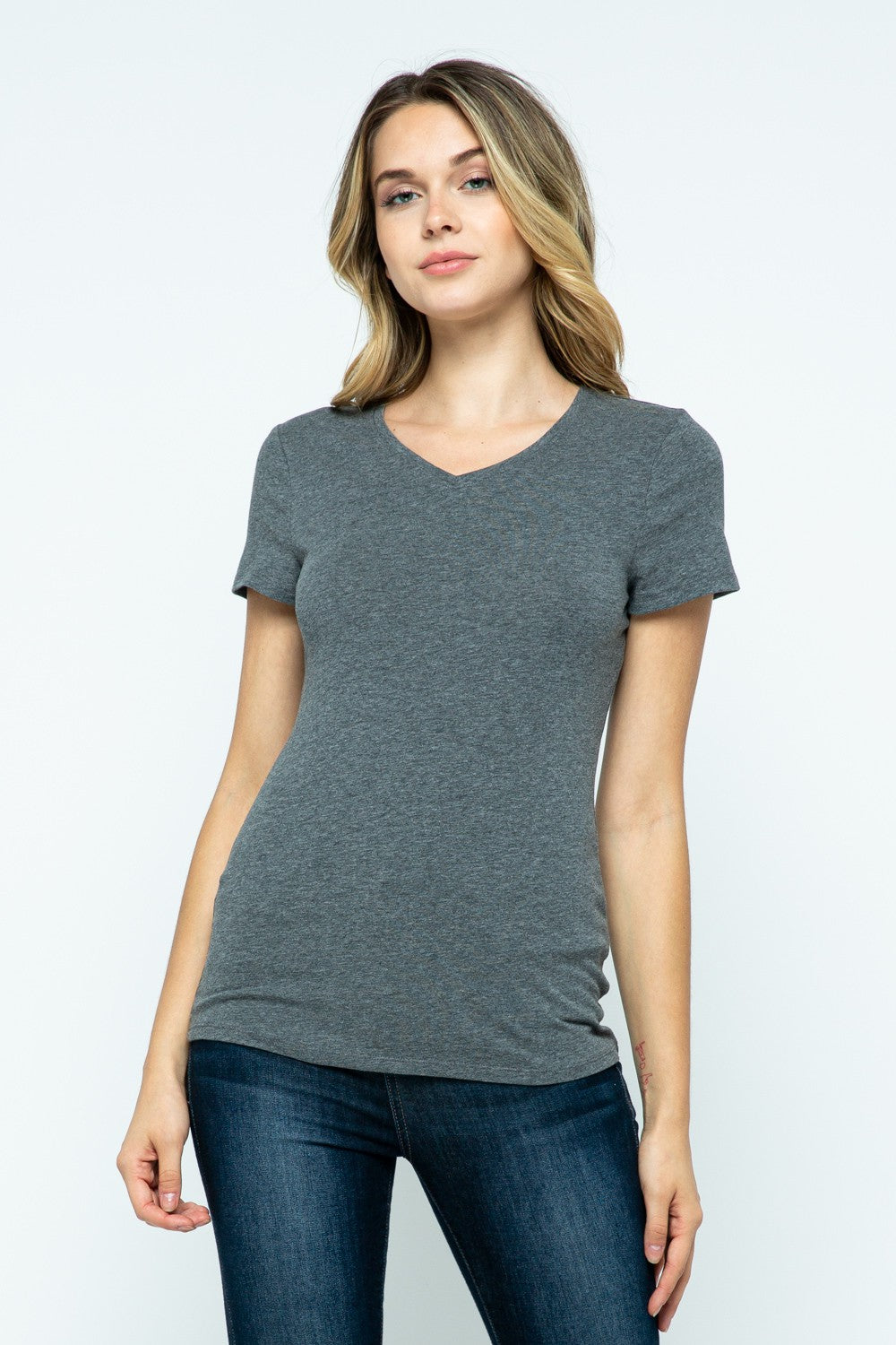 Cielo V neck Essential T Shirt