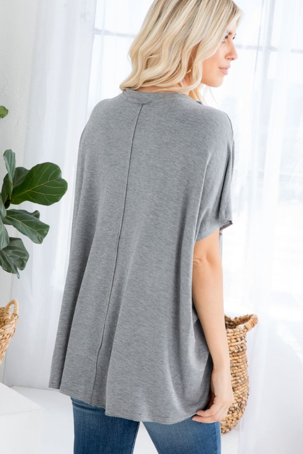 Round neck, short sleeves, loose fit knit top