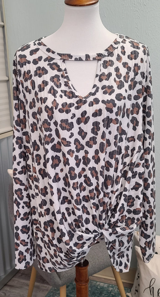 Viamor Keyhole Neck Knotted Leopard Shirt - Last one Left* size 3XL